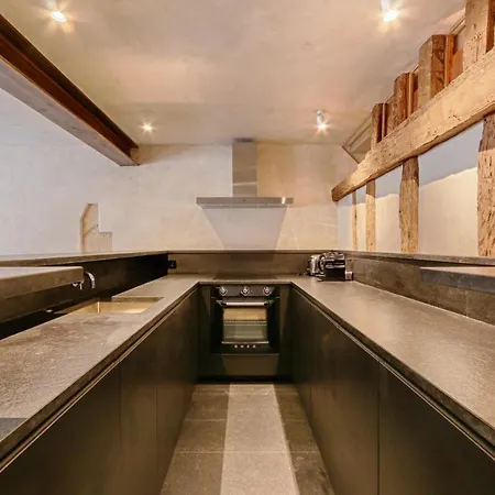 Luxurious & Design Flat 2br/8p- Boulevard Saint Germain * Paříž