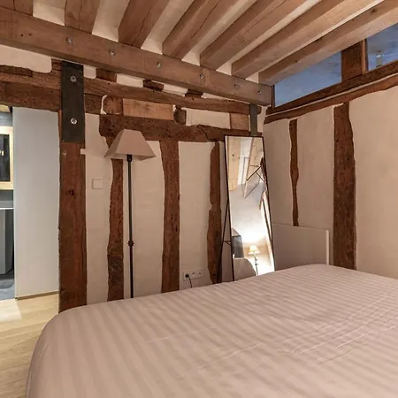 Luxurious & Design Flat 2br/8p- Boulevard Saint Germain Paříž
