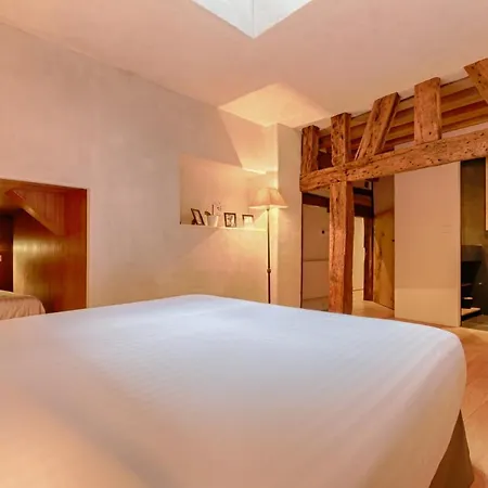 Luxurious & Design Flat 2br/8p- Boulevard Saint Germain * Paříž