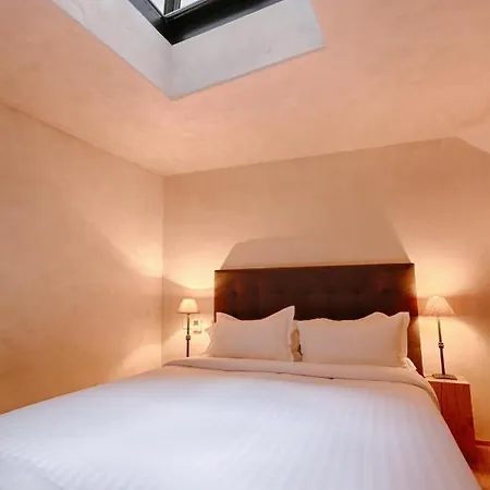 Luxurious & Design Flat 2br/8p- Boulevard Saint Germain Paříž